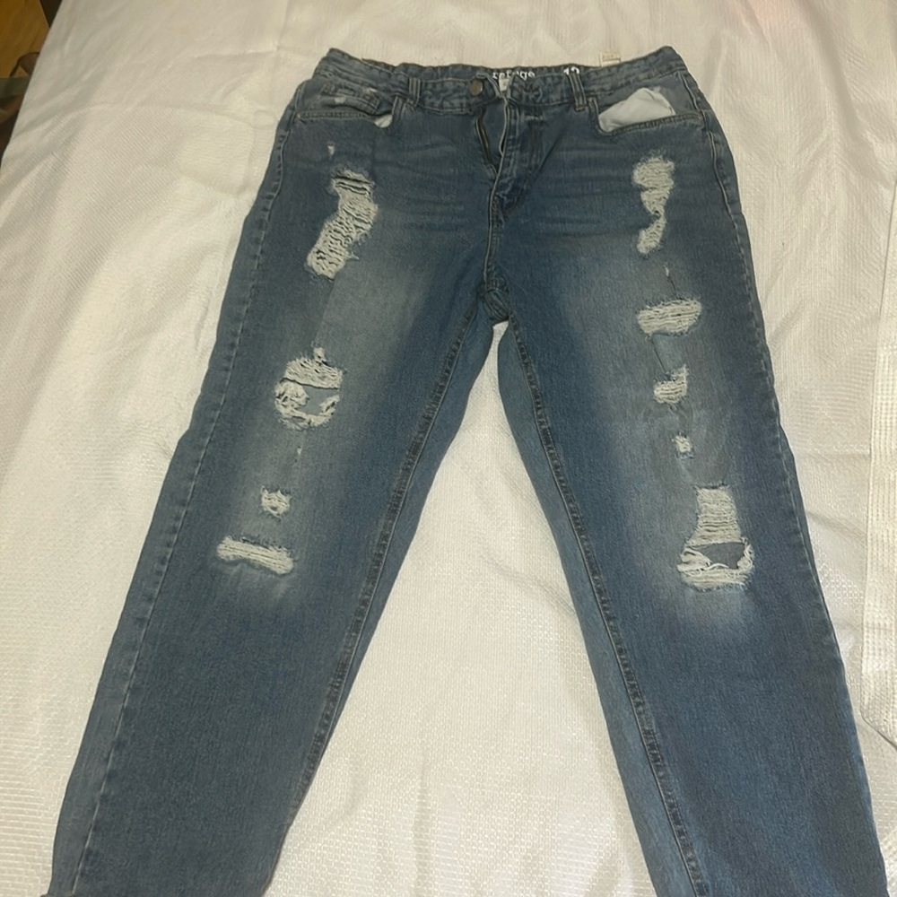 Refuge Denim distressed jeans
